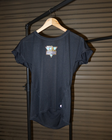 WOMEN'S OGIO x PITTSBURGH MARATHON PERFORMANCE TEE