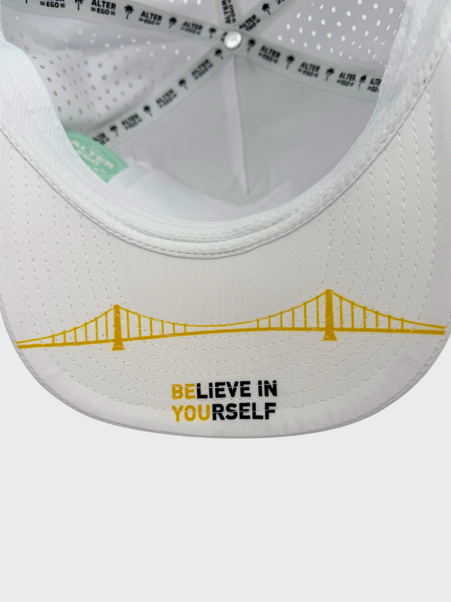 ALTER EGO PERFORMANCE HAT - FOUR RUN TWO WHITE