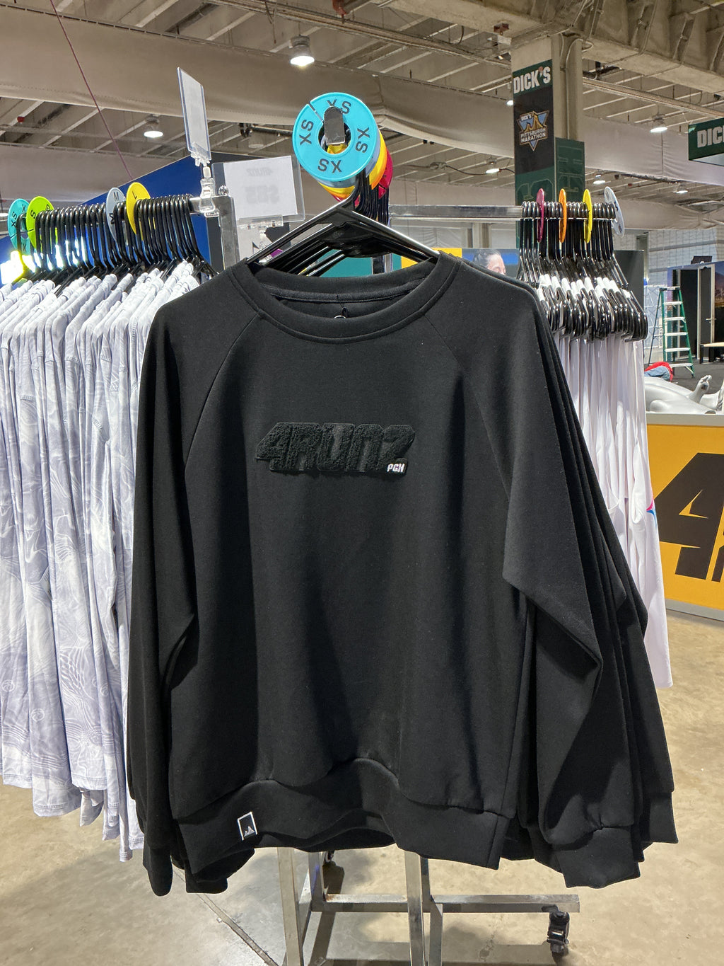 BLACK PERFORMANCE 4RUN2 CREWNECK