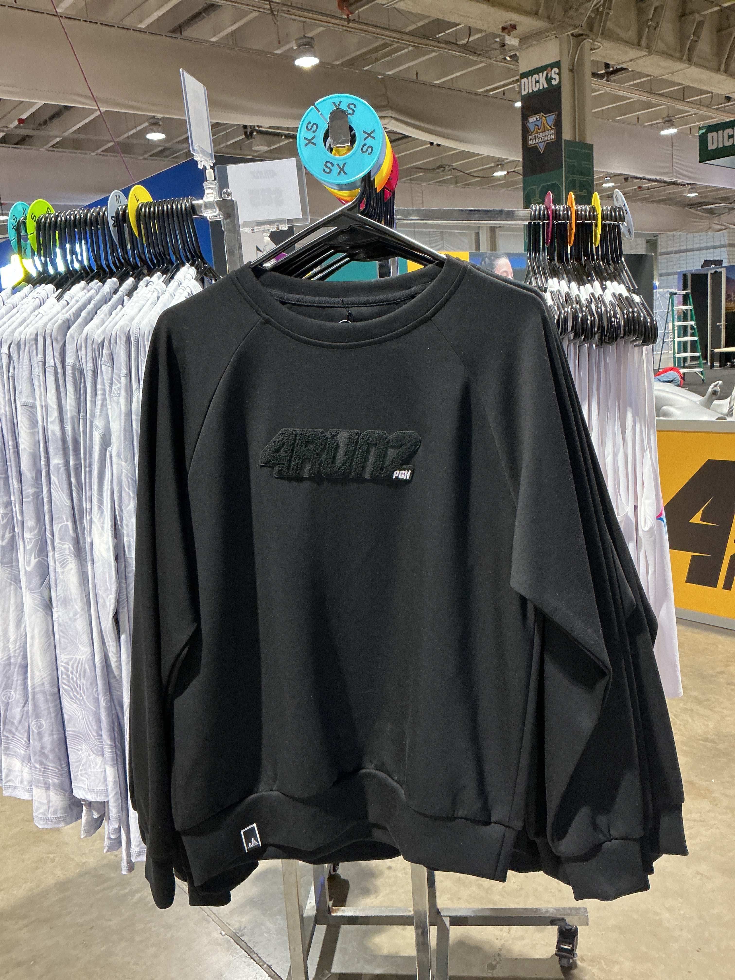 BLACK PERFORMANCE 4RUN2 CREWNECK