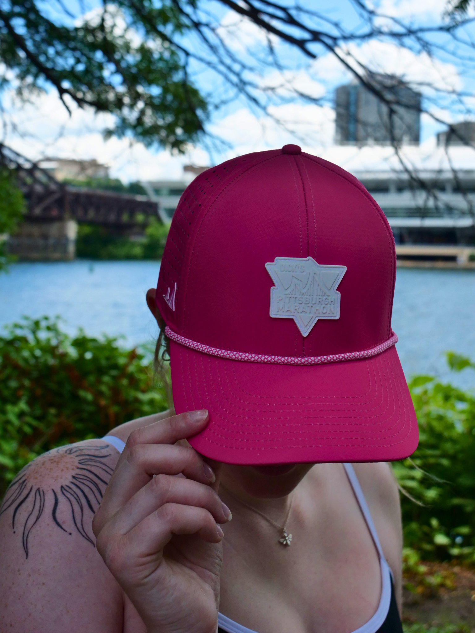 ALTER EGO PERFORMANCE HAT PITTSBURGH MARATHON - HOT METAL PINK