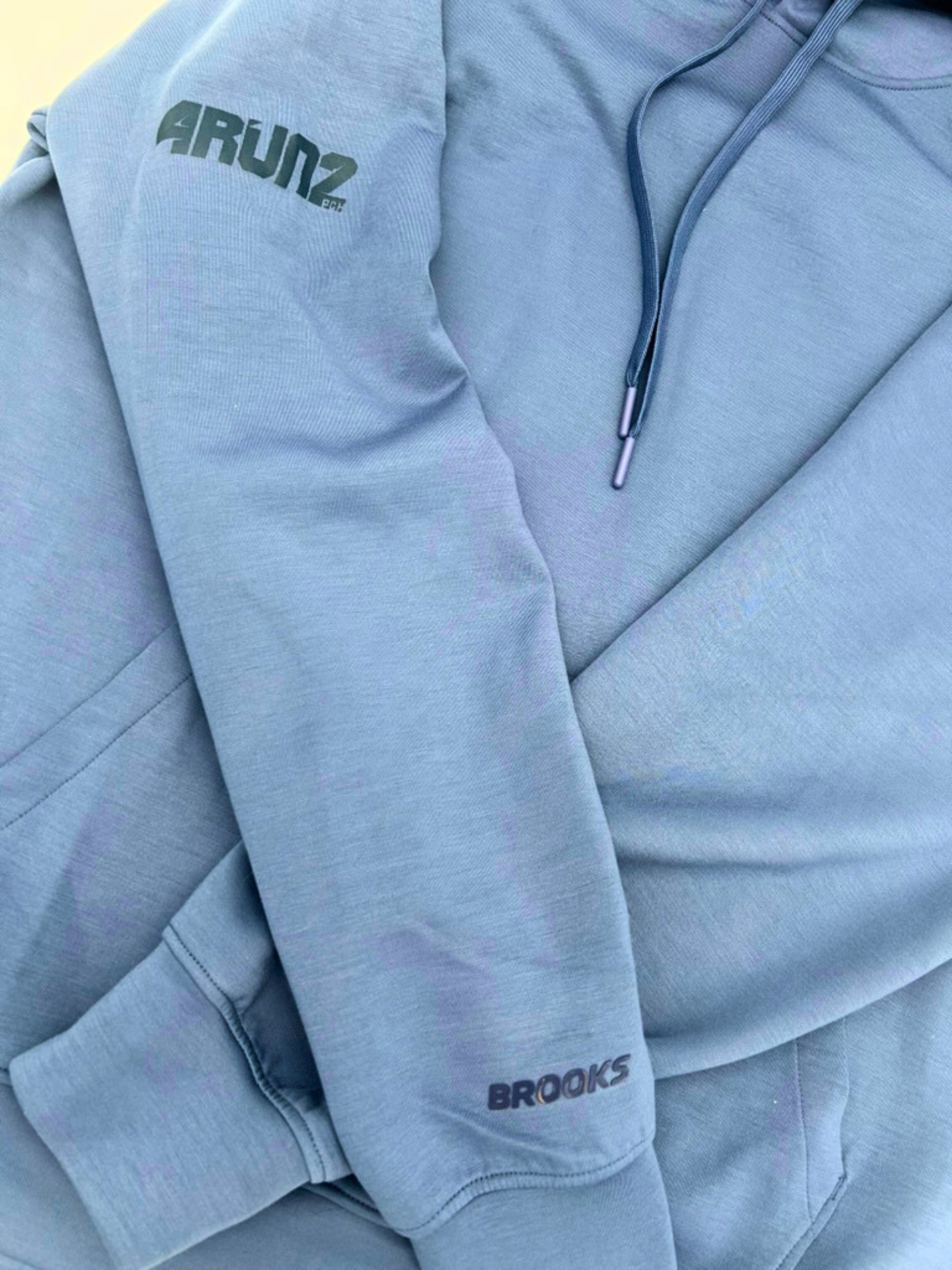BROOKS MOVEMENT HOODIE STEEL BLUE