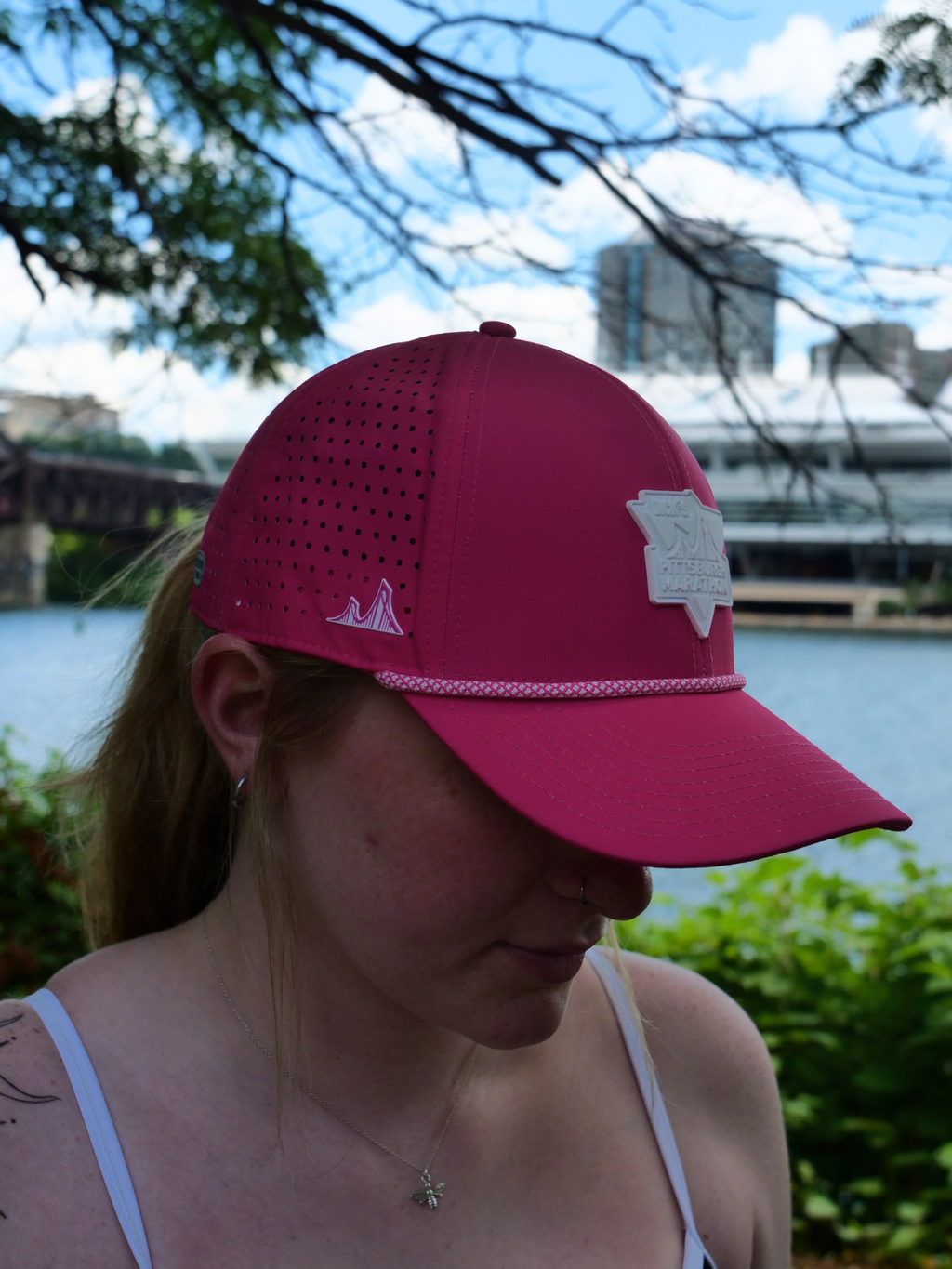ALTER EGO PERFORMANCE HAT PITTSBURGH MARATHON - HOT METAL PINK