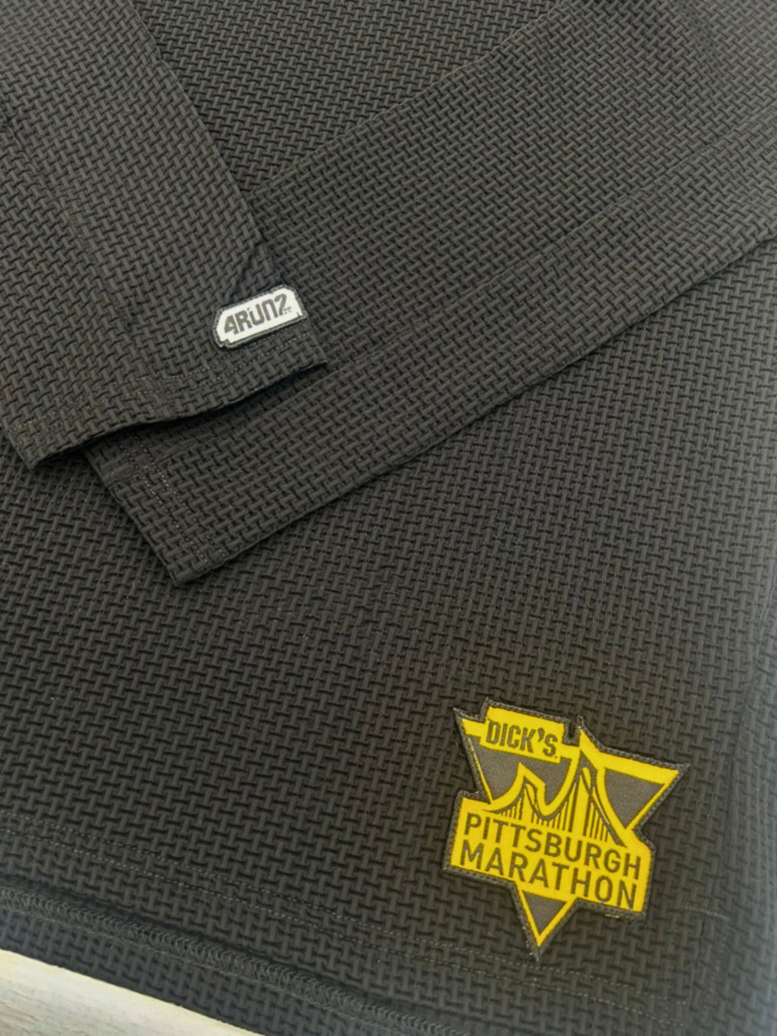 BLACK & YELLOW Q-ZIP